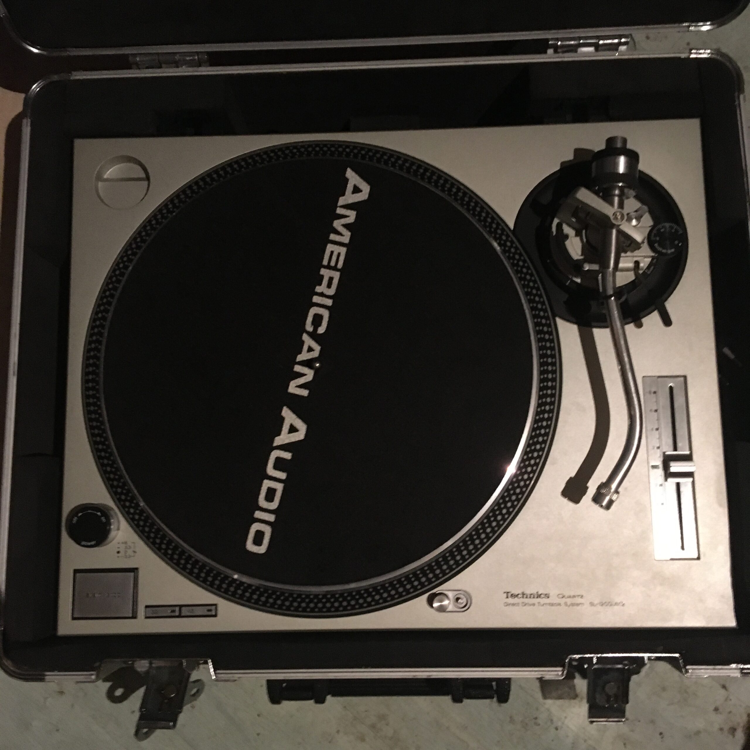 Platine Vinyl SL 1210 MK2 Technics – By dreamX
