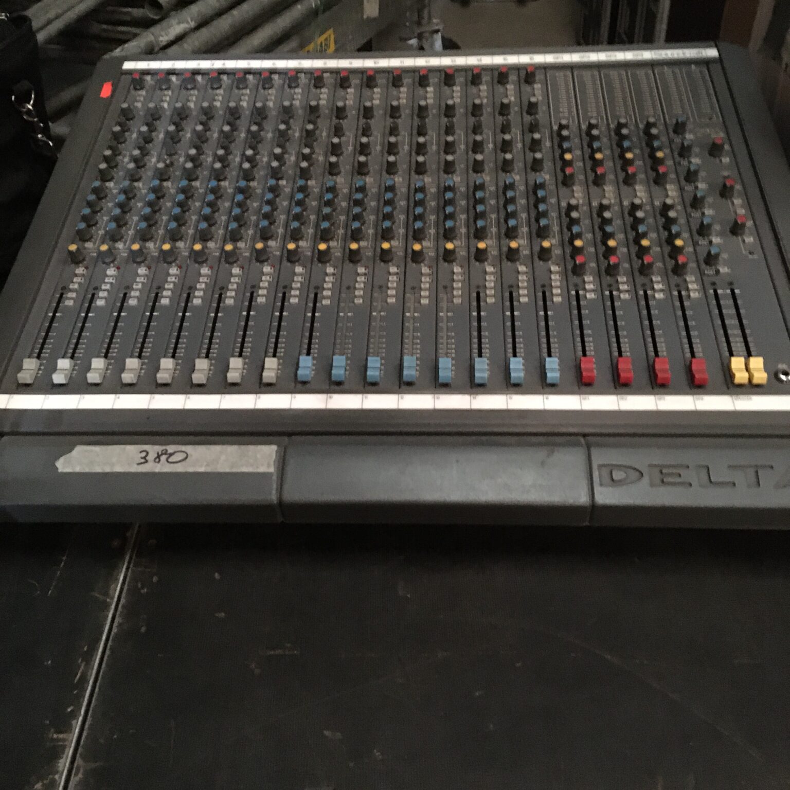 MIXER SOUNDCRAFT DELTA SERIE 200